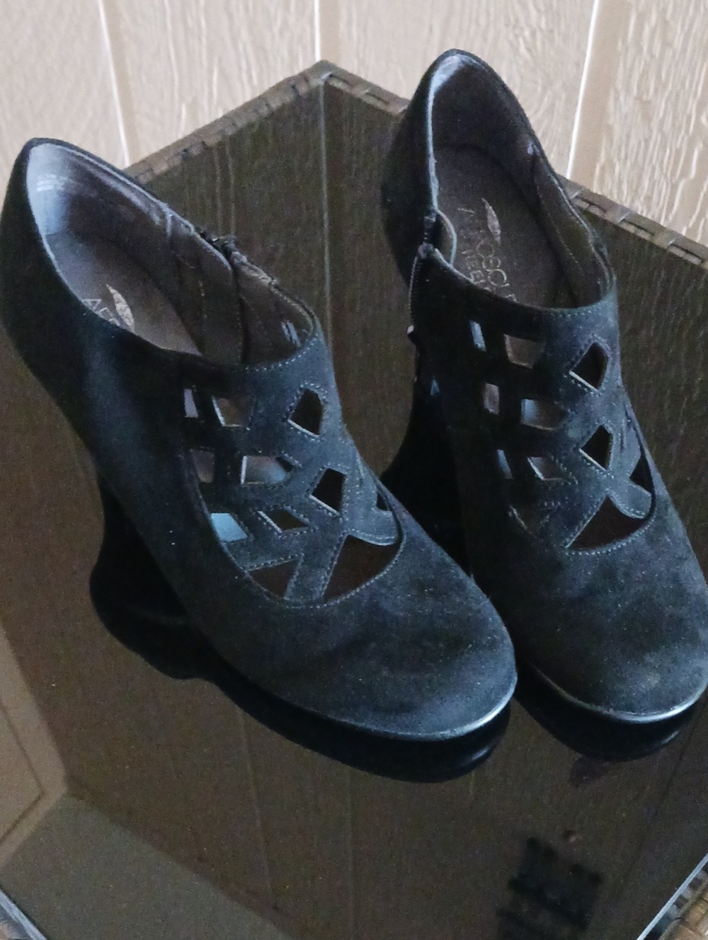 NWOT- Aerosoles Black Suede Cutout Pumps